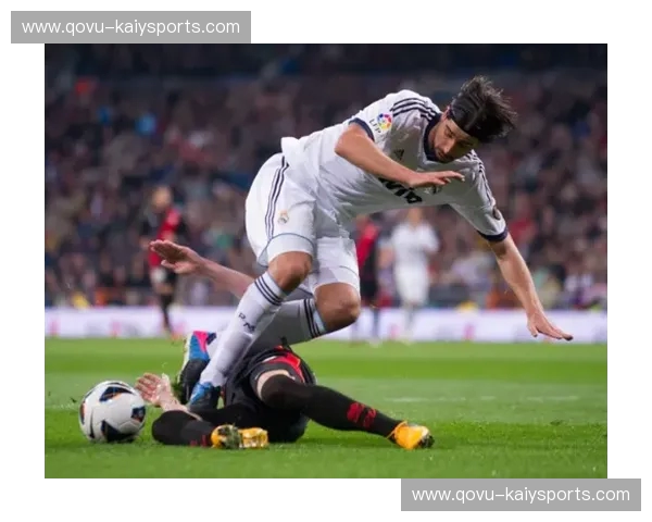 探戈缠斗，激情碰撞：图库曼竞技与河床的宿命对决